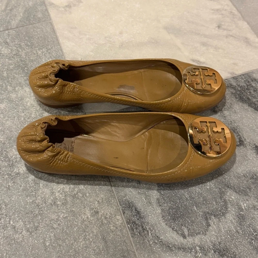 Tory Burch Reva Ballet Flats Brown Patent Gold T Logo Hardware size 9.5